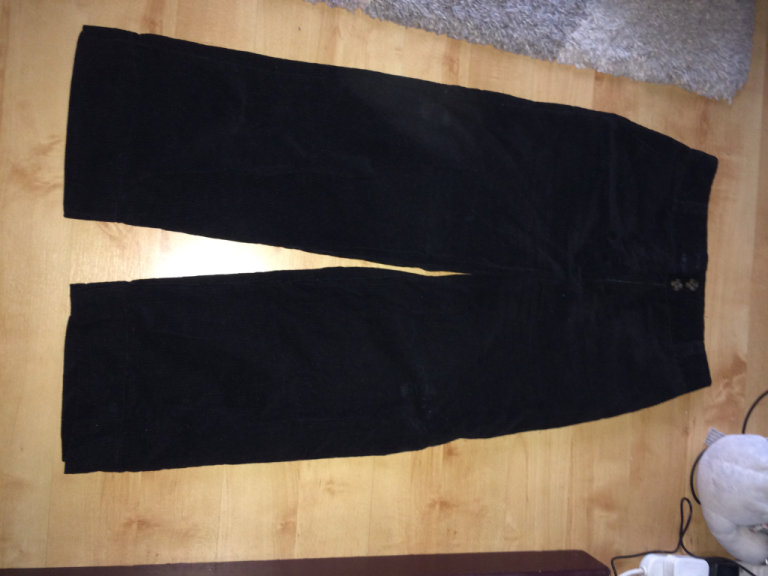 New well made 3/4 length black, New Look, black cord trousers size 8