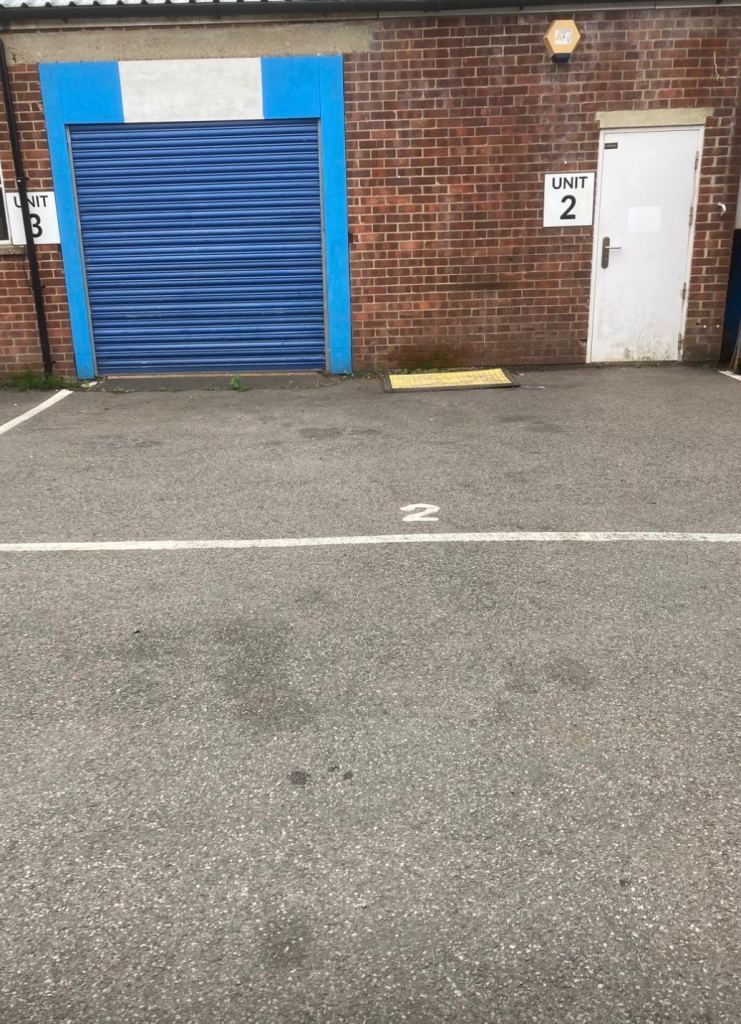  workshop for rent parking for two cars outside .Separate toilet and office .