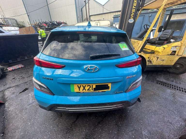 2021 HYUNDAI KONA 150KW ULTIMATE 64KWH 5DR AUTO BREAKING FOR PARTS