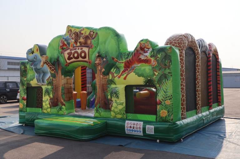 Zoo Multiplay Inflatable PlayZone