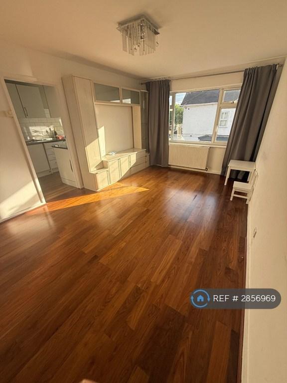 2 bedroom flat in Leyton, London, E10 (2 bed) (#2856969)