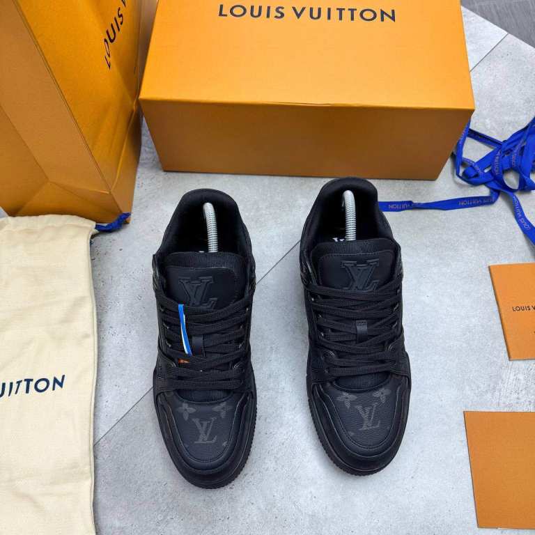 LV TRAINERS MENS PRE LOVED 