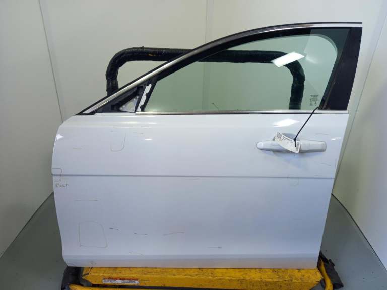 Jaguar Xe Left Front Door N/S 2015-2024 Fuji White 4 Door Saloon T4n2633