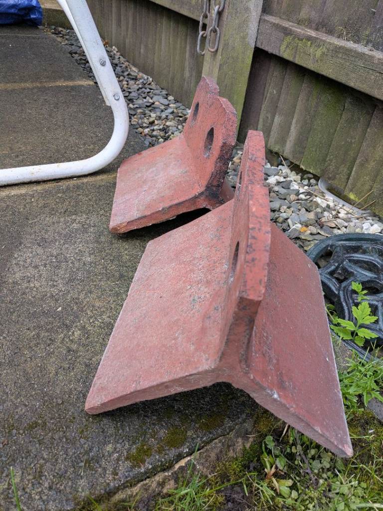 2 x victoria ridge tiles 