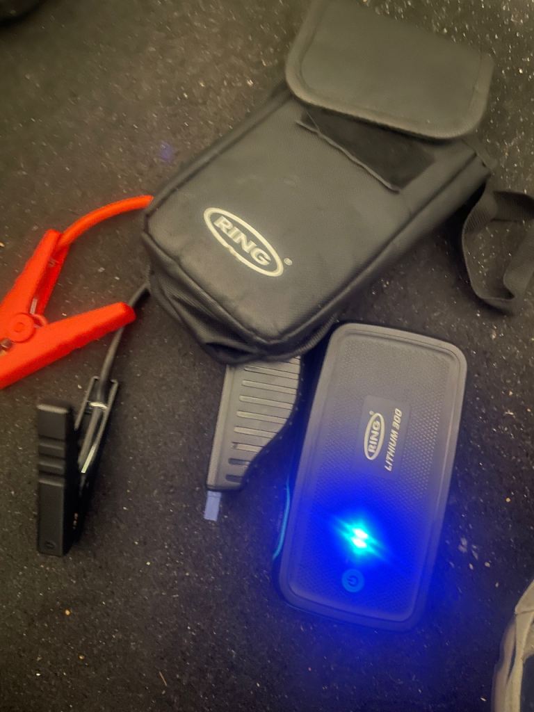 Ring lithium 300 jump starter kit 