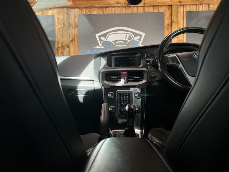 2015 Volvo V40 D2 R DESIGN 5dr HATCHBACK DIESEL Manual