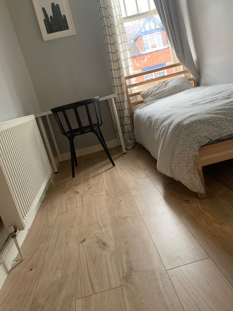 Small double room+fully furnished+ LE3 6AL