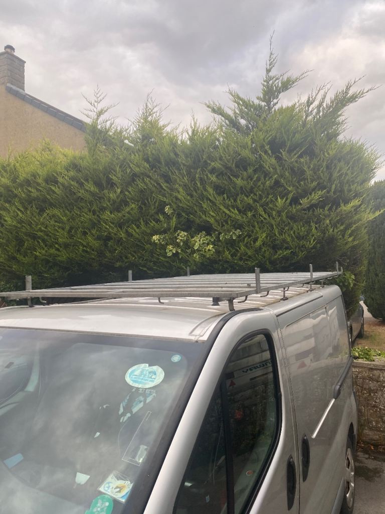 Full-length steel commercial roof rack for the 2001–2014 Vivaro/Trafic/Primastar