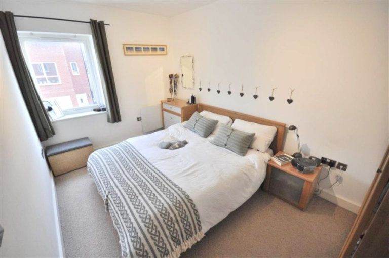 Double room in Mile End- without deposit