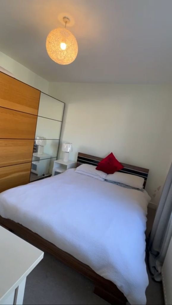 Baby allowed, double bed room to let