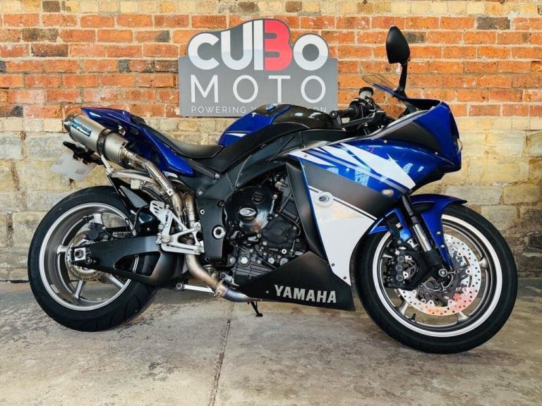 YAMAHA R1 BIG BANG 2010 10