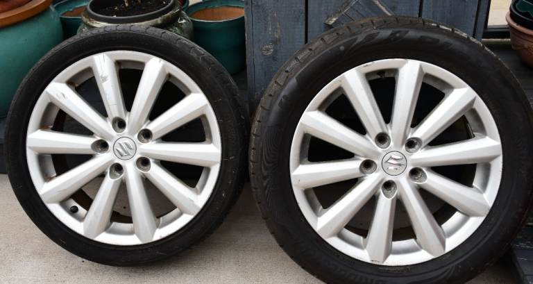 2 Suzuki Rims.