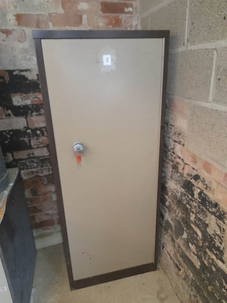 Metal locker storage cabinet