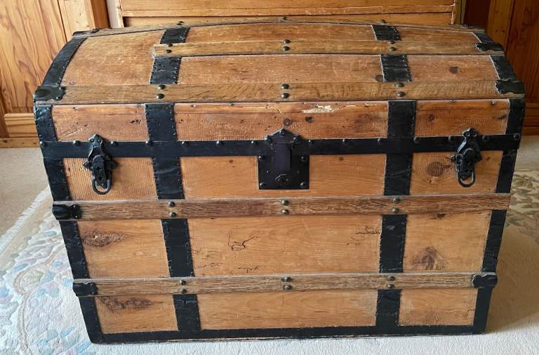 Dom Trunk chest