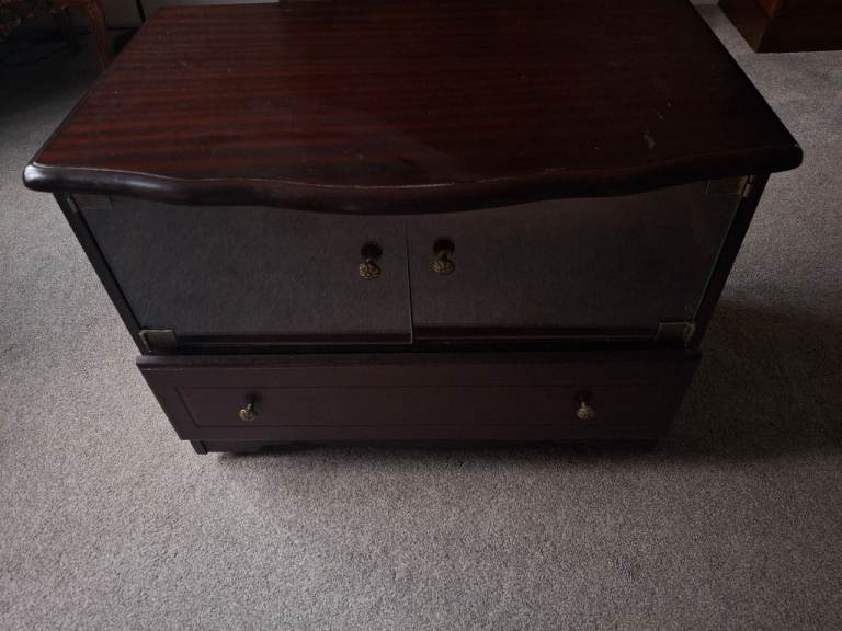 Free TV stand/cabinet 