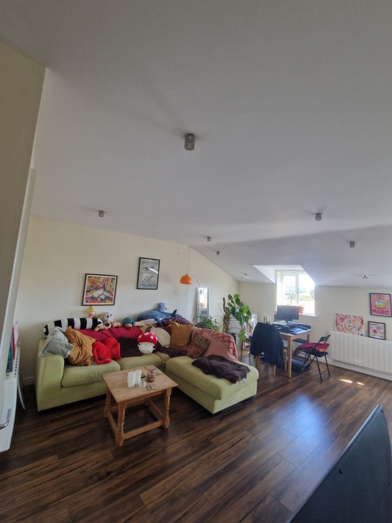 Flat to let 