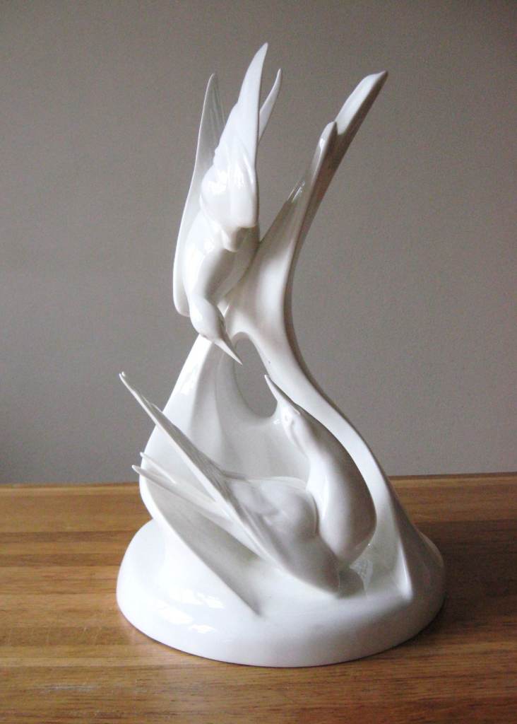 Decorative figurine: Love birds: Royal Doulton.