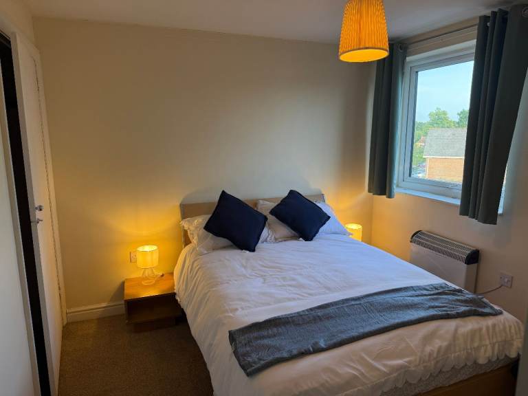 Rooms to rent on high street 