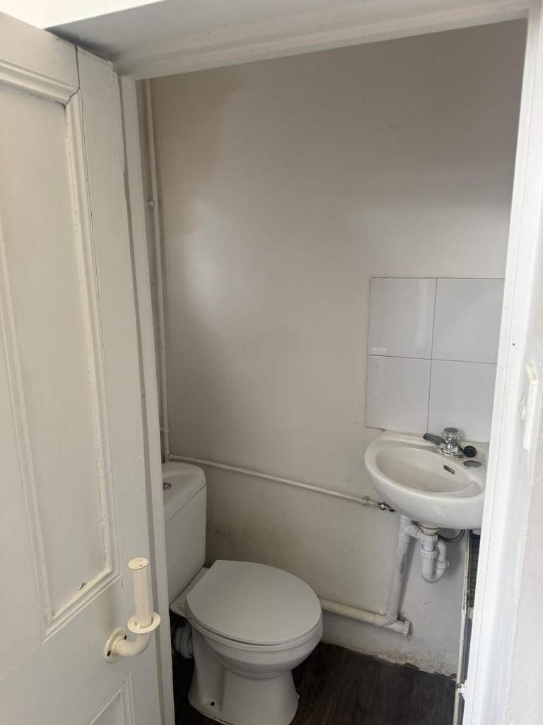 4 Bedroom 2 Bathroom house ToLet