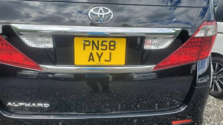 Toyota Alphard 2.4 black petrol auto 8 seats fresh japanese import in stock