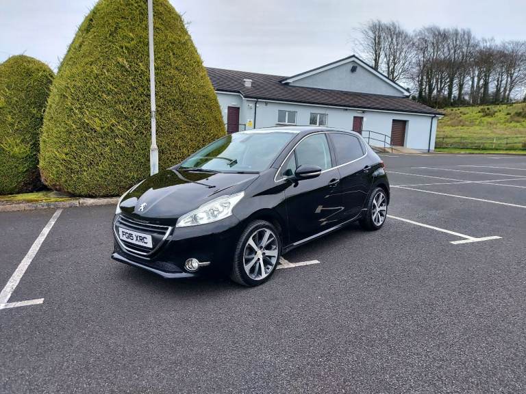 2015 Peugeot 208 DIESEL full MOT £20 TAX