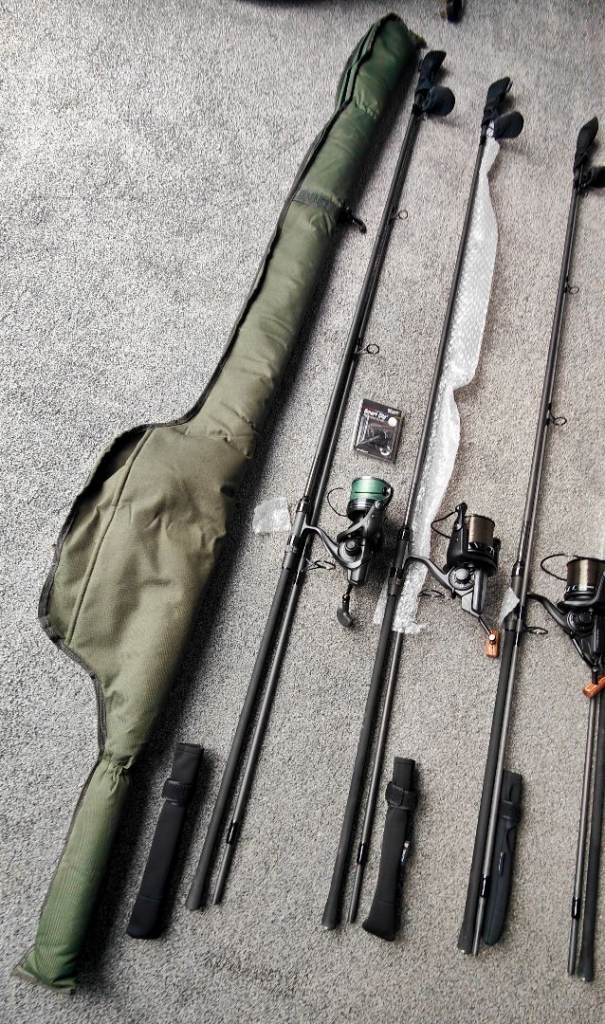 Sonik Gravity XT Carp Rods & Reels + Spod/Marker Rod with Daiwa Emblem Reel