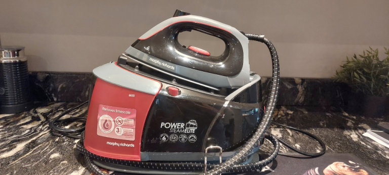 Morphy Richards power steam iron