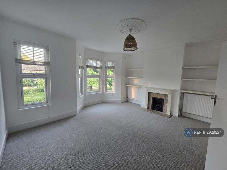 3 bedroom flat in Holmewood Gardens, London, SW2 (3 bed) (#2928524)