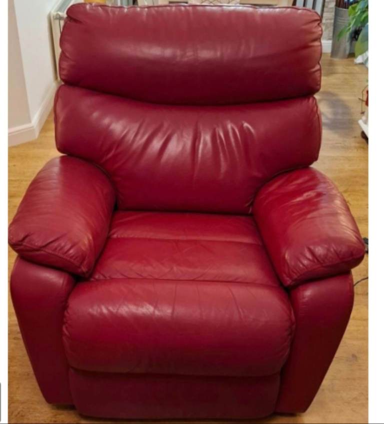 Electric reclining Leather Armchair in dark red – Good Condition
