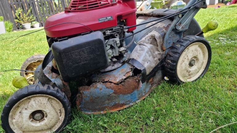 Honda Izzi 16" petrol lawnmower 