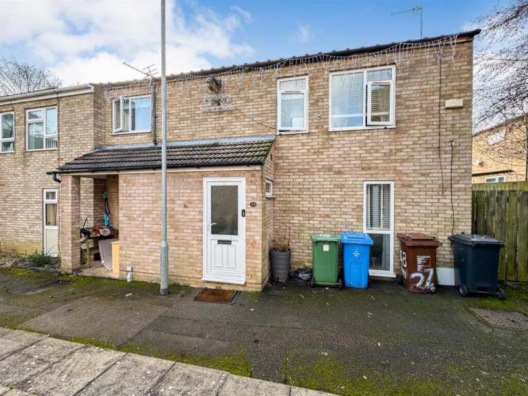 3 Bedroom Semi-Detached Property With Garden