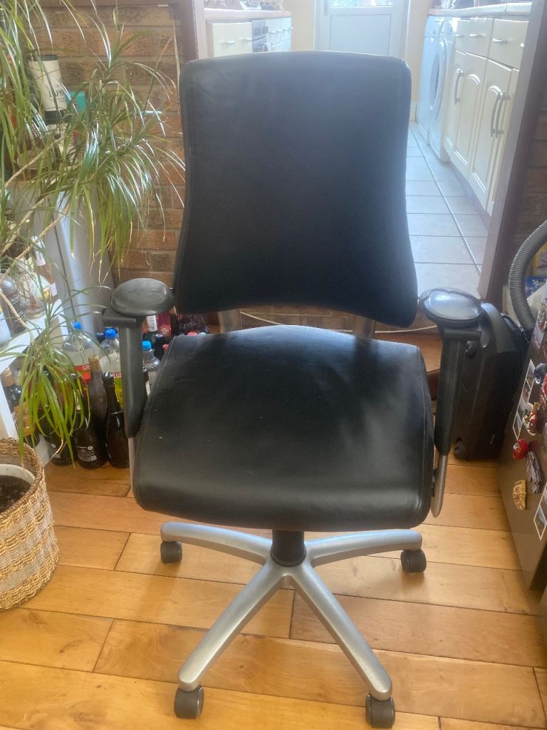 Computer/ desk chair