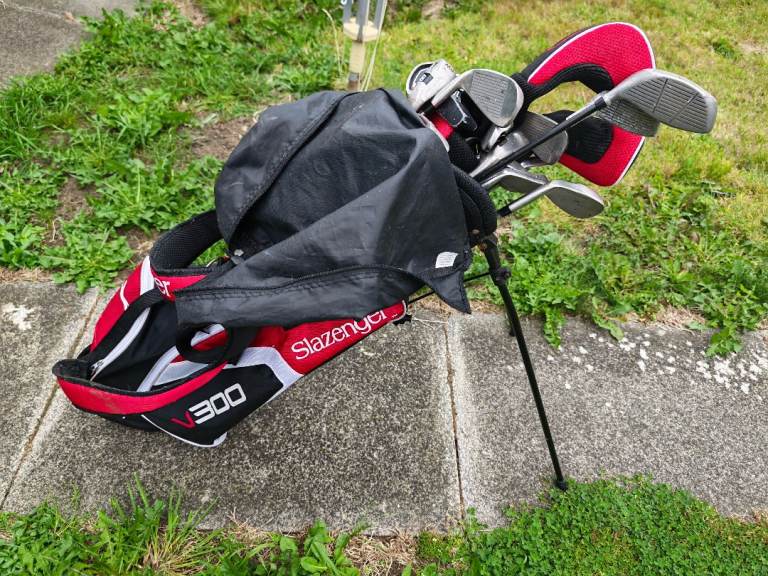 Slazenger 300 Golf Club Set with Bag – Good Condition