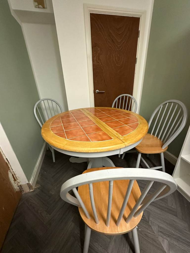 Tripple bedroom with balcony+ free parking in Liverpool 