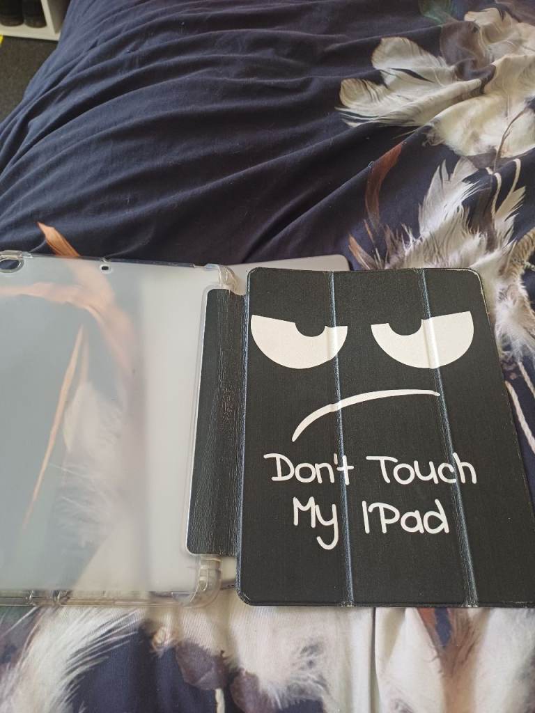 Apple iPad with Case – Good Condition