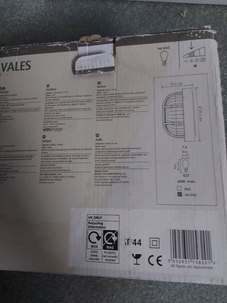 VALES Outdoor Bulkhead Light – New in Box