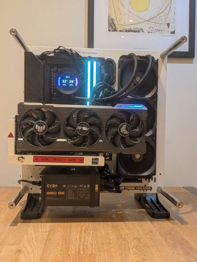 Gaming PC / I9 13900k / RTX 4080 [16GB] / 32GB DDR5 / 3TB SSDs / Wifi ✅ / Bluetooth ✅