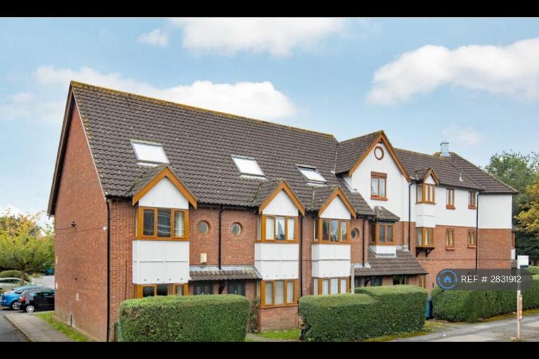 2 bedroom flat in Stephenson Way, Corby, NN17 (2 bed) (#2831912)