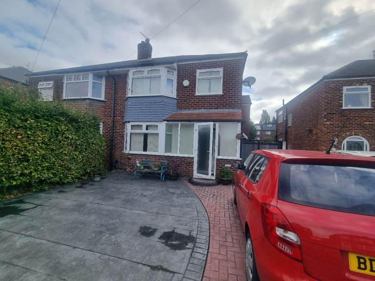 Double room ensuite toilet with conservatory and seperate entrance