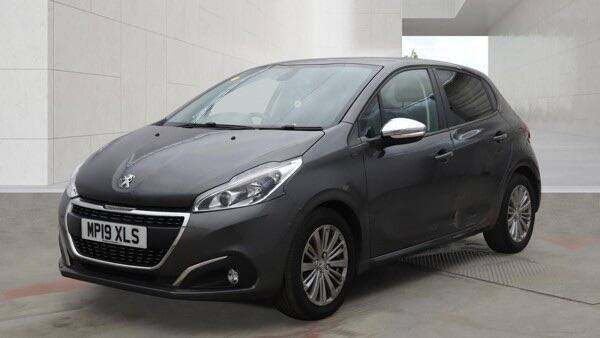 2019 Peugeot 208 1.2 PureTech 82 Signature 5dr [Start Stop] HATCHBACK PETROL Manual