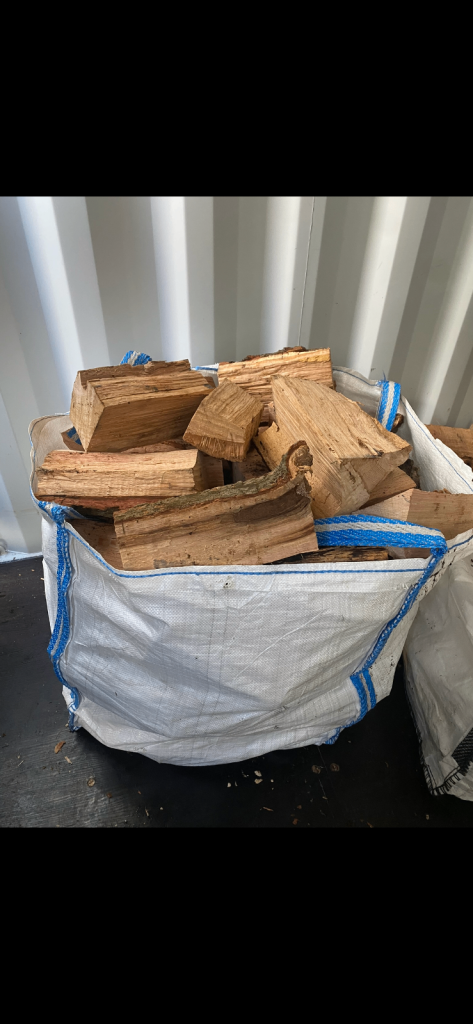 Firewood logs hardwood, 1mx1m bag £80 or 2 for £150 free delivery 