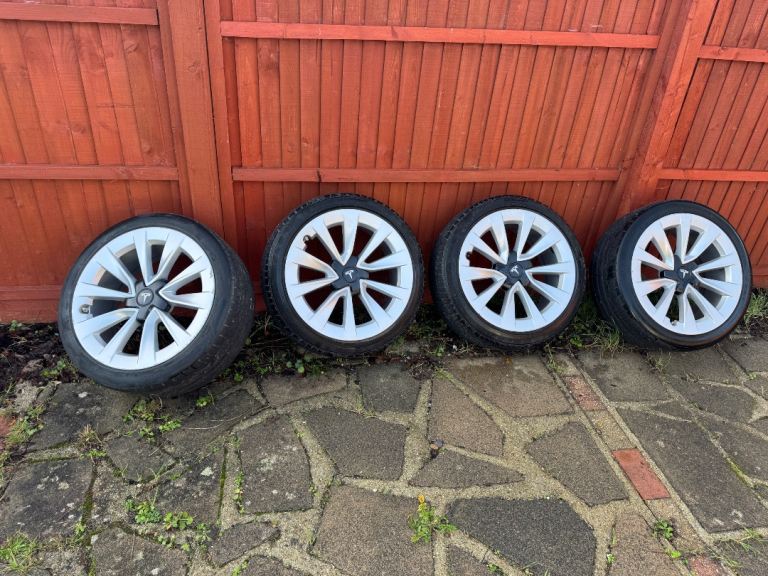 Set of 4 Tesla model 3 alloys