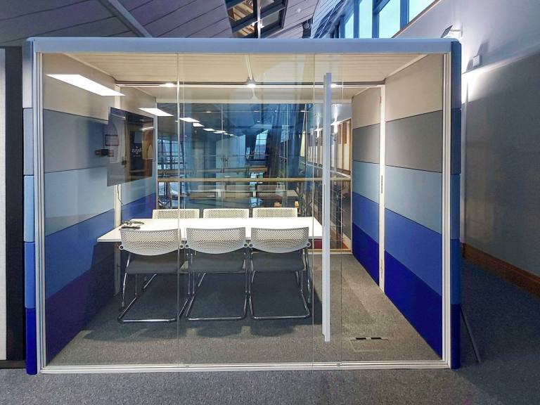 Renfrew - PA4 9LH \ Customisable Large Office for Rent