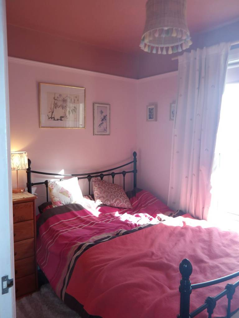 Cosy room + desk in spaceous house and garden space