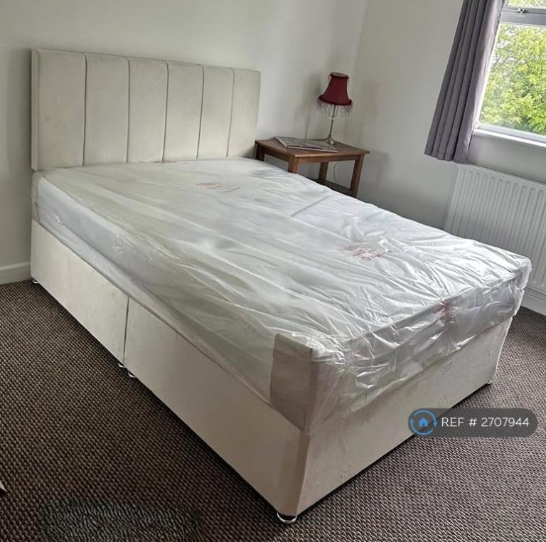1 bedroom in Chesterfield Way, London, SE15 (#2707944)