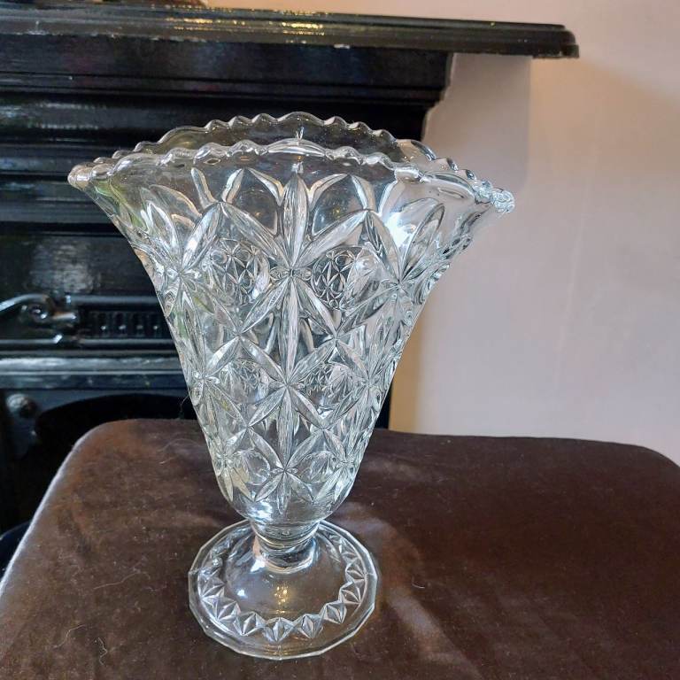 Large Vintage Art Deco Cut Glass Fan Vase