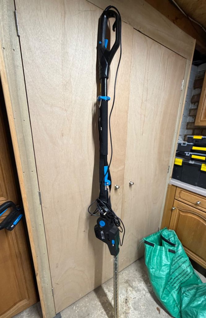 *SOLD* Long Reach Hedge Trimmer (Adjustable) Macallister