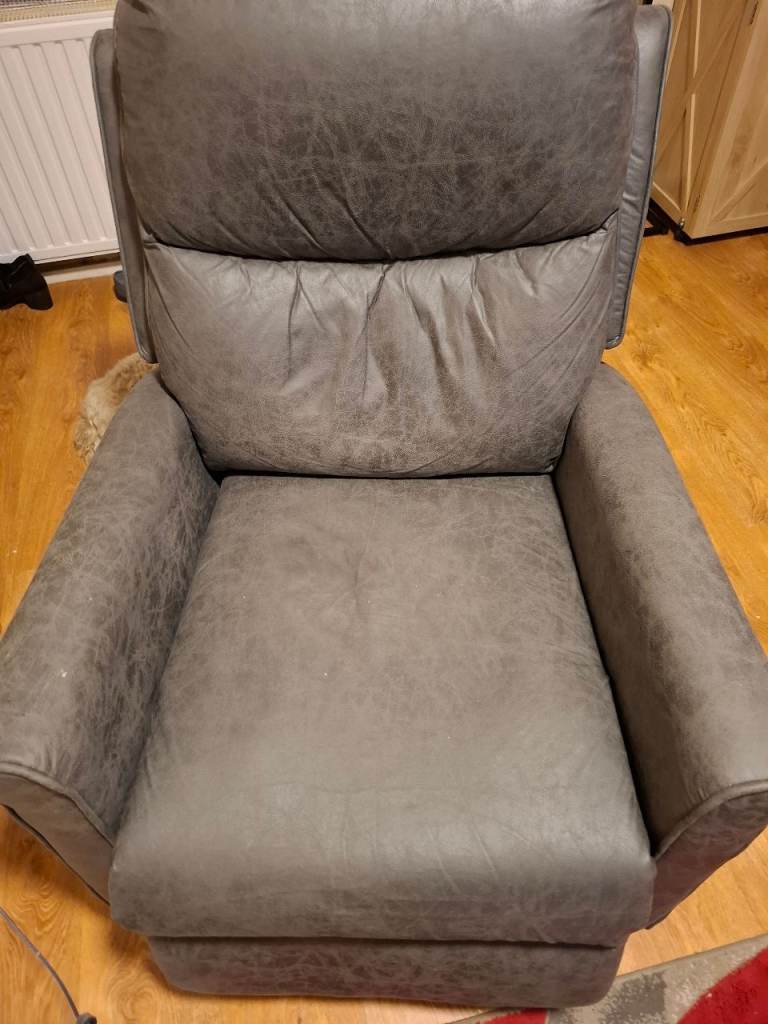 Good Condition Grey Fabric Recliner Armchair – Super Comfy