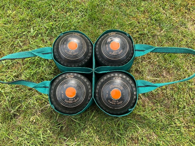 Henselite Lawn Bowls Set