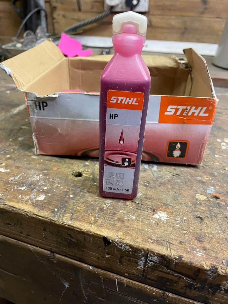 Stihl HP 2 stroke engine oil, 6 x 100ml available, 1:50 dilution rate 